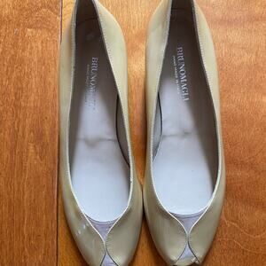 Bruno Magli Gold Peep Toe Shoes Size 9